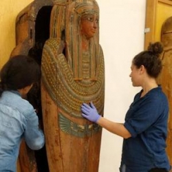 Museum students with mummy